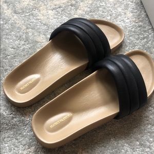 Beatrice Valenzuela pair of classic sandals, black